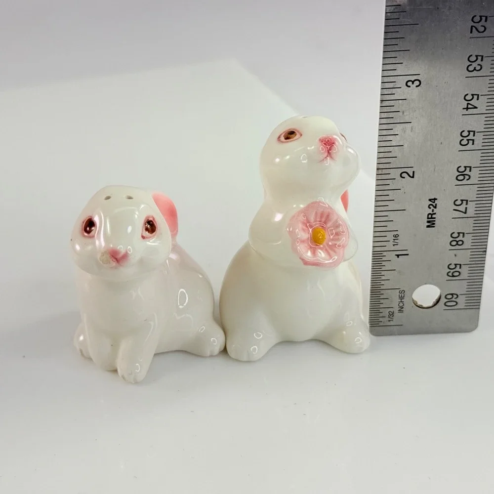 Avon 1983 Bunny Mates Ceramic Salt Pepper Shakers White Pink Rabbit Flower Chip